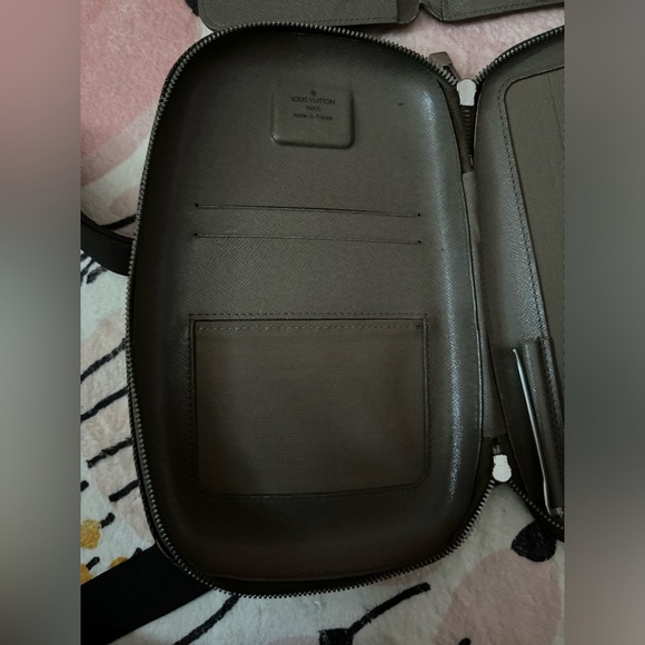 EUC Auth LOUIS VUITTON M93500 Damier Géant Marge Body Sling Bag - Picture 10 of 11